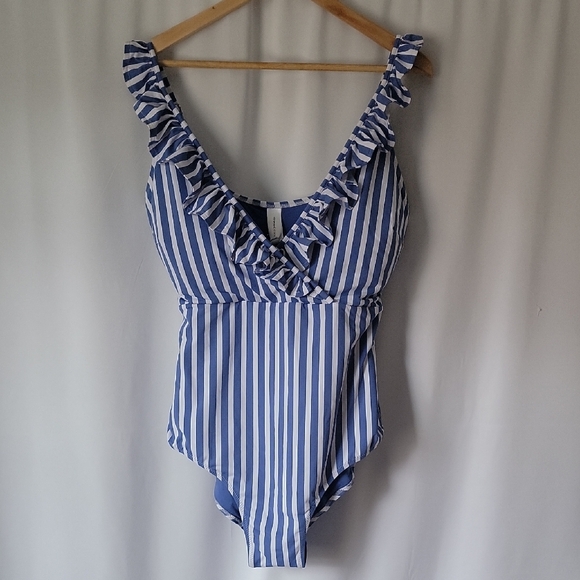 Vineyard Vines Other - Vineyard Vines Sail Stripe Ruffle One Piece